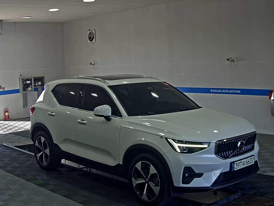 VOLVO XC40 2.0 B4 AWD ULTIMATE BRIGHT 2024 - zdjęcie 3