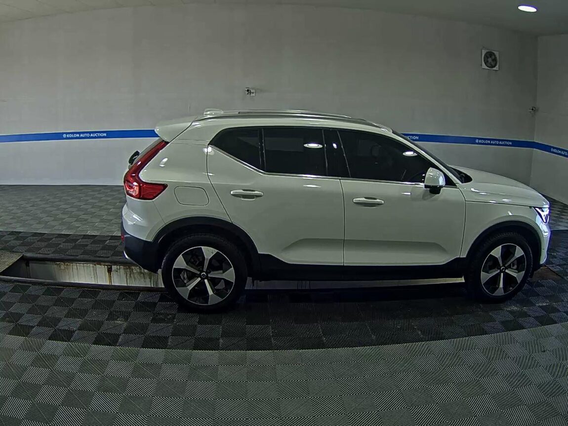 VOLVO XC40 2.0 B4 AWD ULTIMATE BRIGHT 2024 - zdjęcie 4