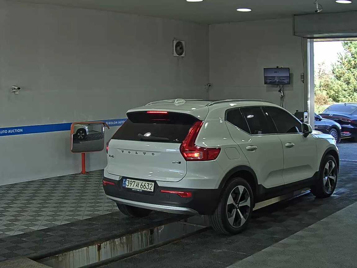 VOLVO XC40 2.0 B4 AWD ULTIMATE BRIGHT 2024 - zdjęcie 5