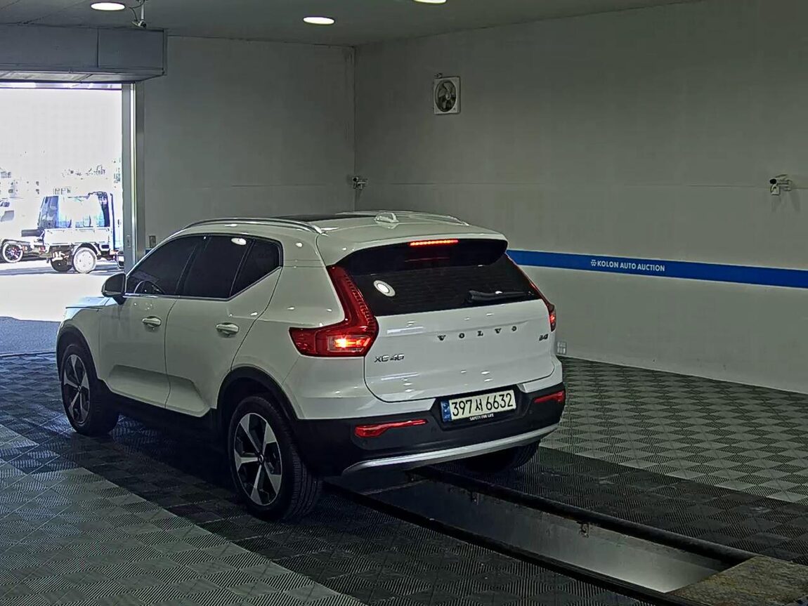 VOLVO XC40 2.0 B4 AWD ULTIMATE BRIGHT 2024 - zdjęcie 6