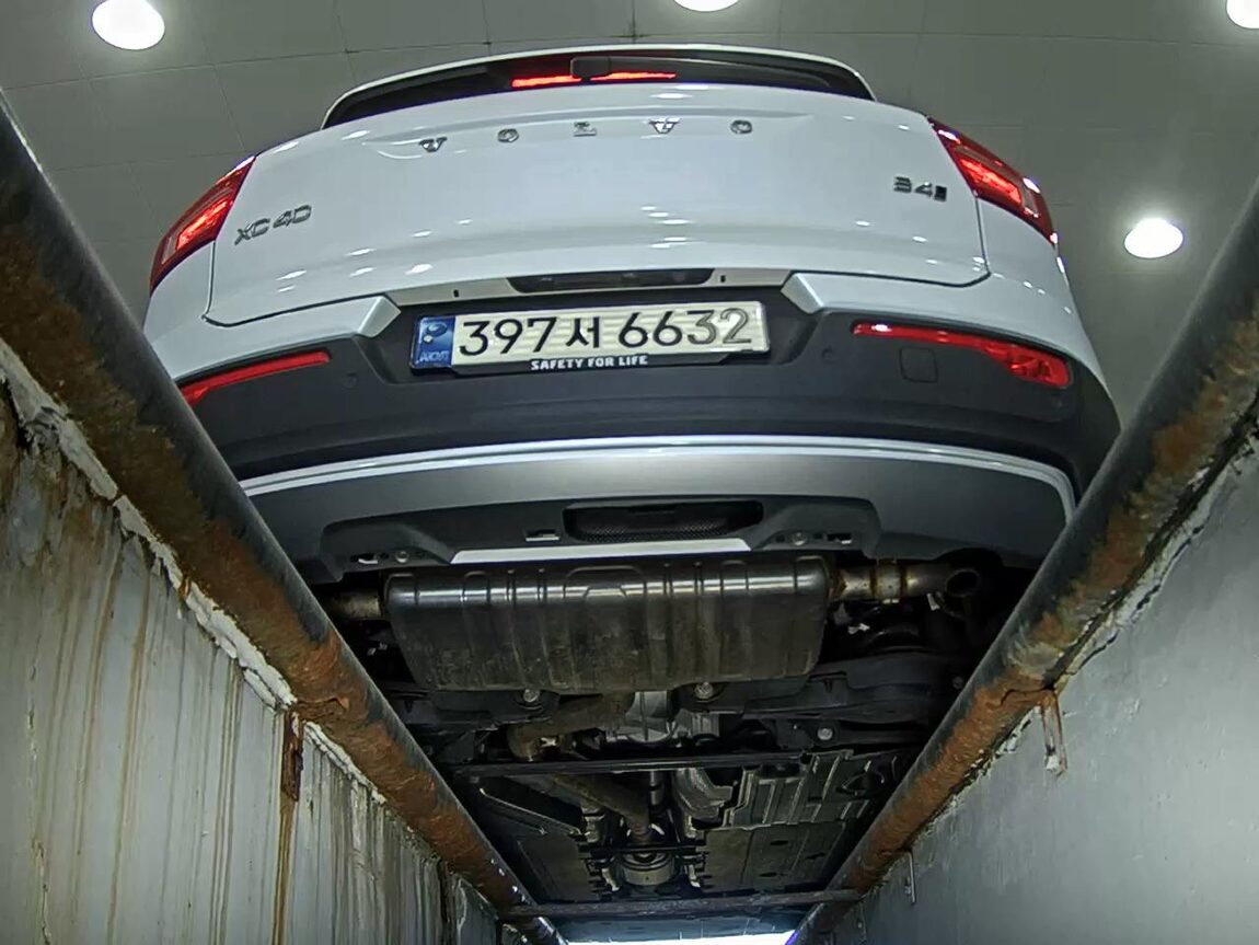 VOLVO XC40 2.0 B4 AWD ULTIMATE BRIGHT 2024 - zdjęcie 8