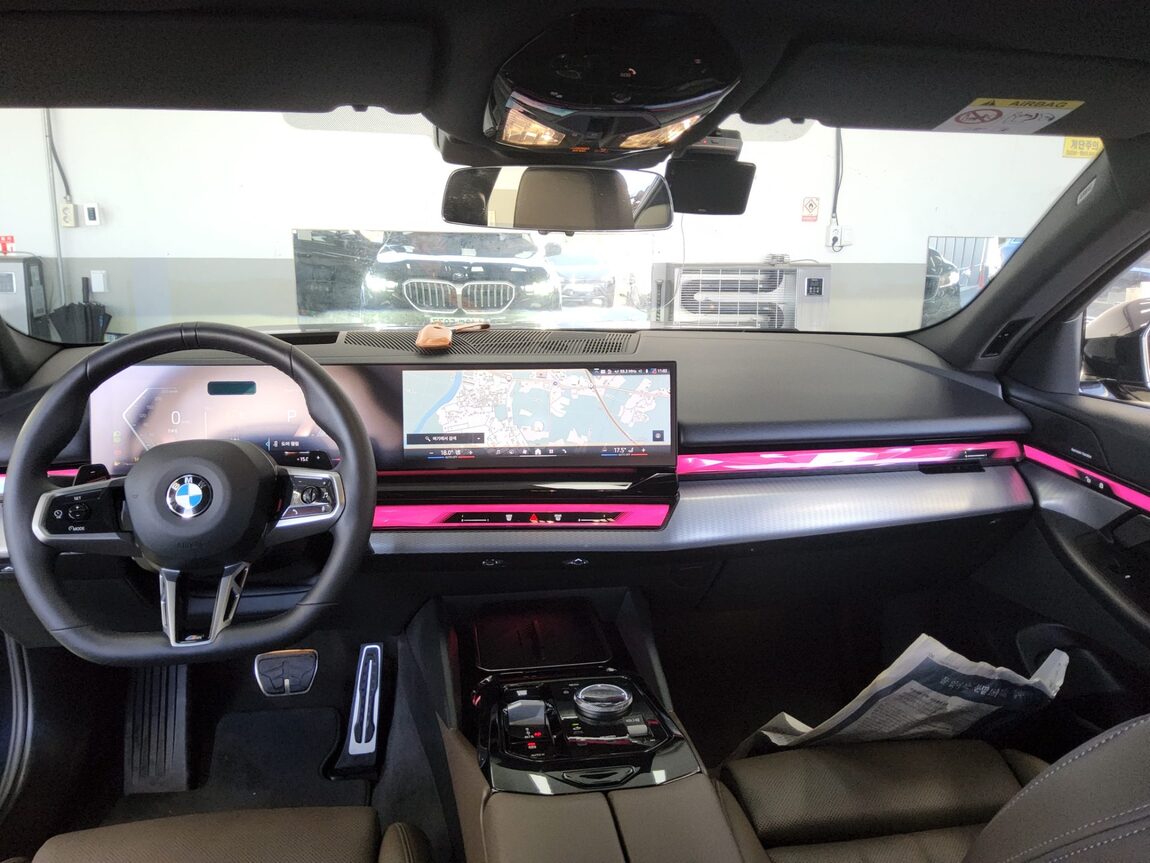 BMW 5 SERIES (8TH GEN) 520i M SPORT PACK 2025 - zdjęcie 11