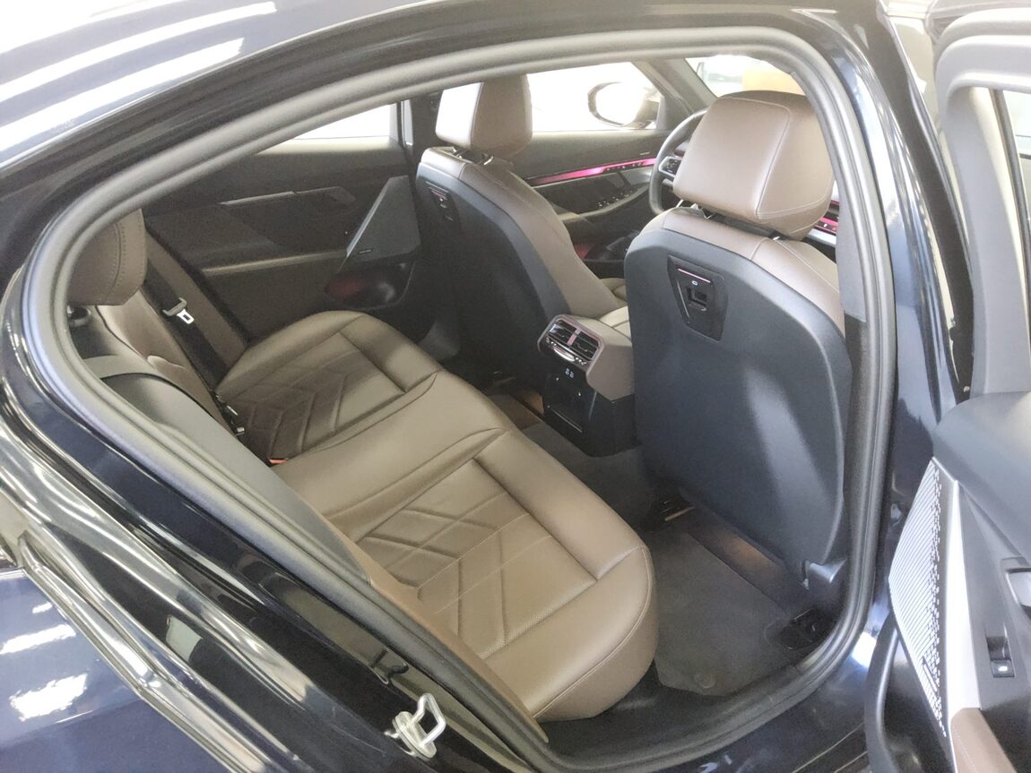 BMW 5 SERIES (8TH GEN) 520i M SPORT PACK 2025 - zdjęcie 13