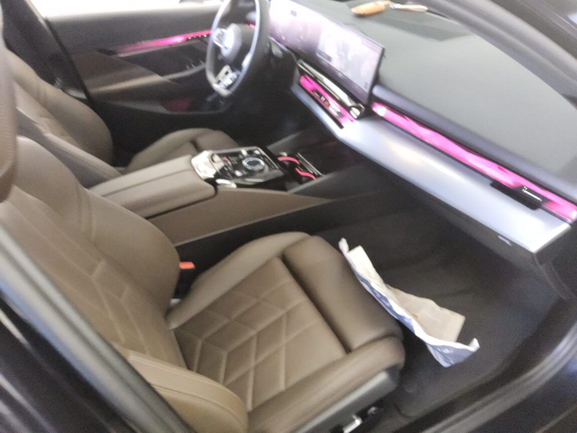 BMW 5 SERIES (8TH GEN) 520i M SPORT PACK 2025 - zdjęcie 14