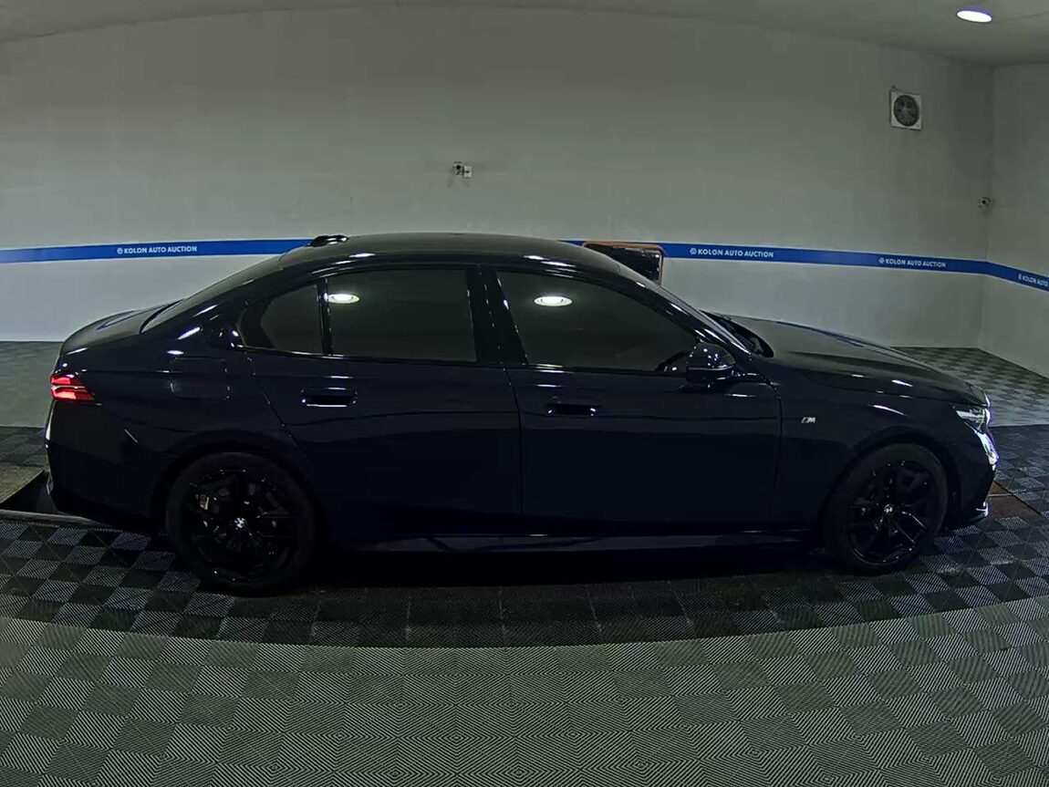 BMW 5 SERIES (8TH GEN) 520i M SPORT PACK 2025 - zdjęcie 4