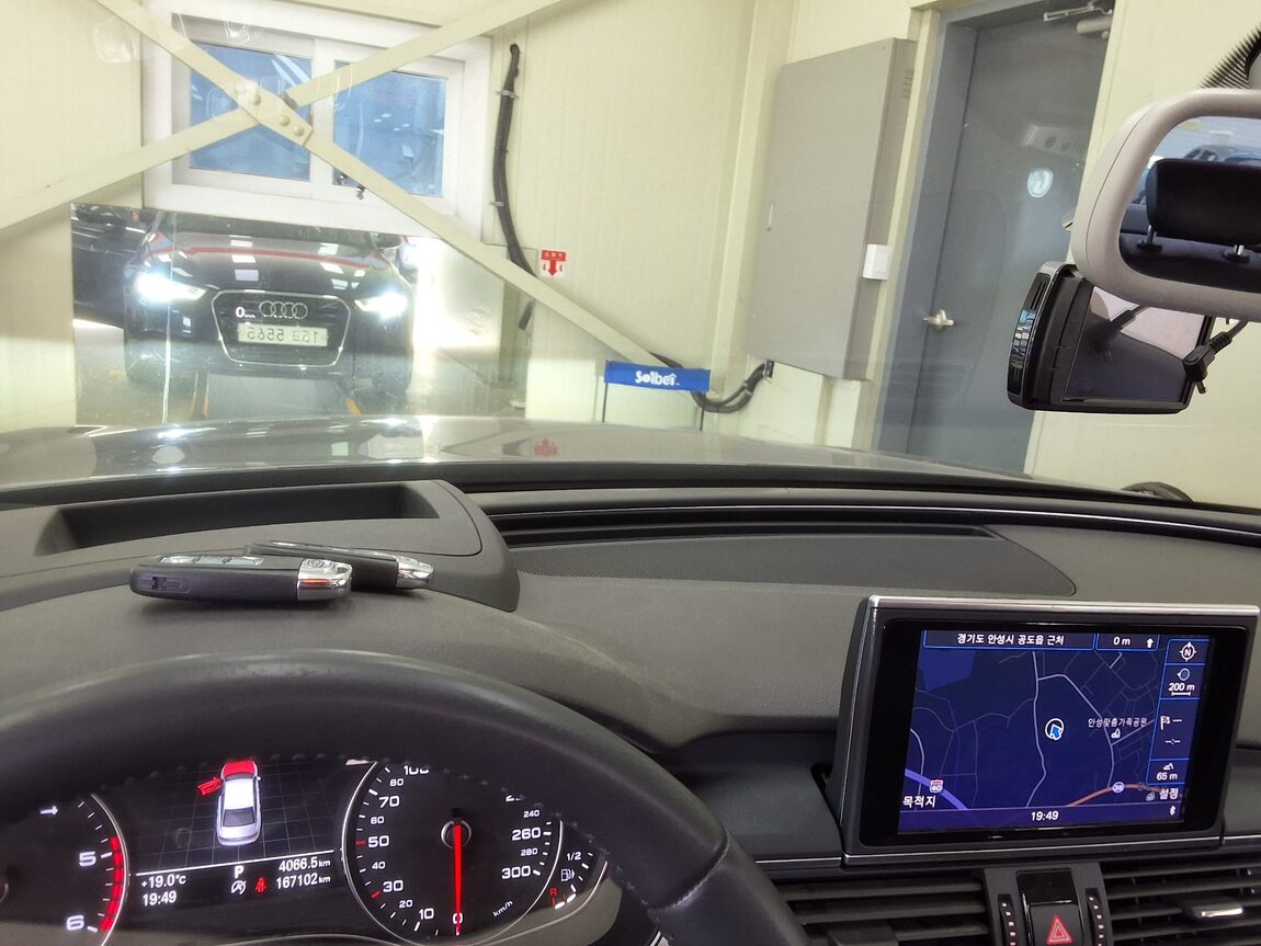 AUDI A6 (4TH GEN) 2.0 TDI DYNAMIC 2014 - zdjęcie 25
