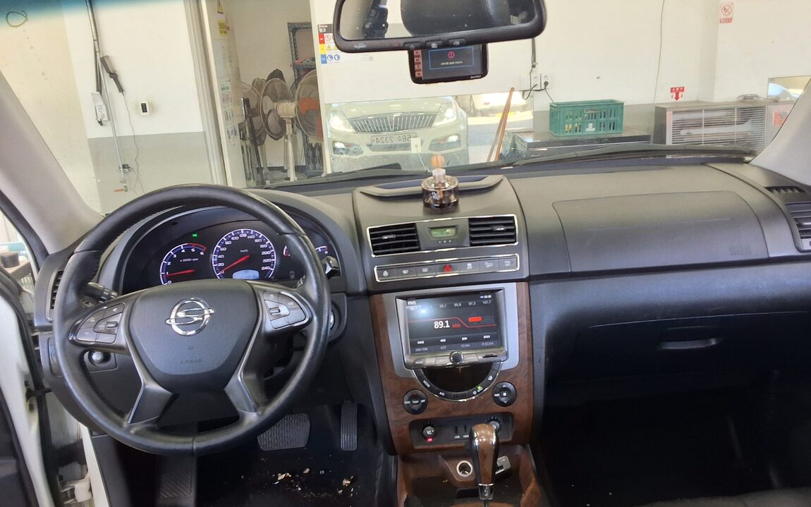 KG MOBILITY (SSANGYONG) REXTON W 2.2 2WD RX7 LUXURY 2016 - zdjęcie 11
