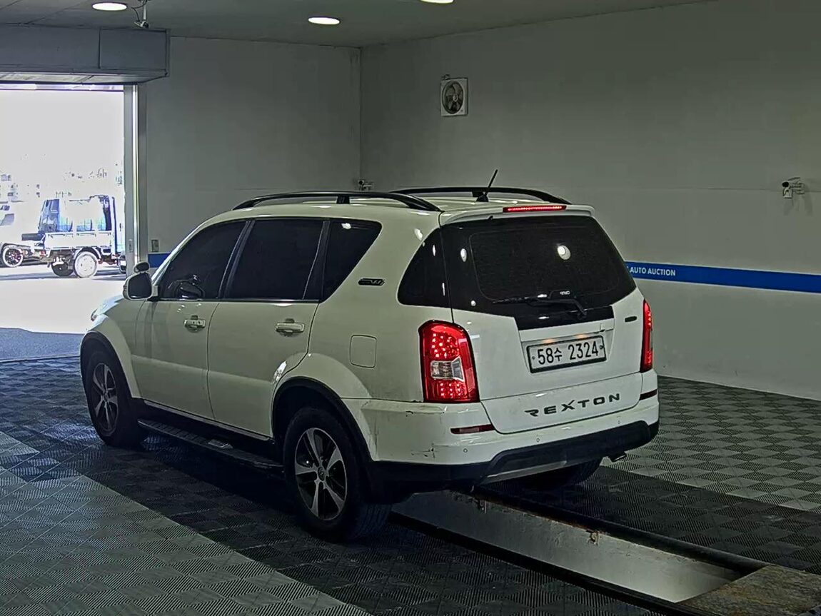 KG MOBILITY (SSANGYONG) REXTON W 2.2 2WD RX7 LUXURY 2016 - zdjęcie 6