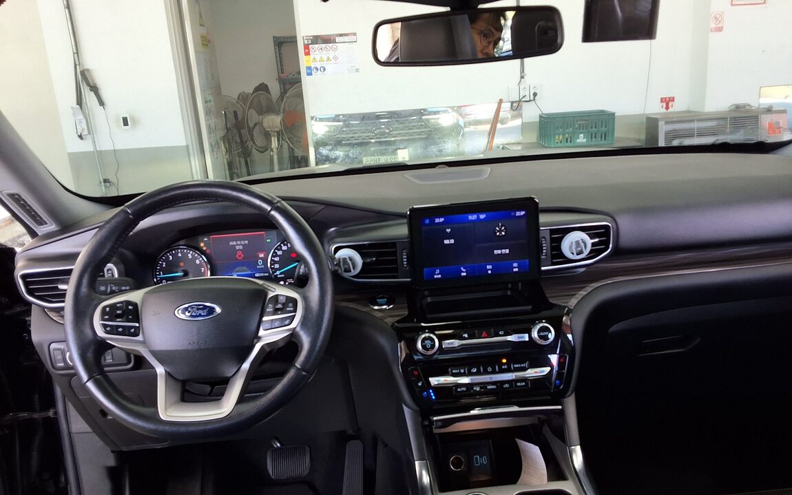 FORD EXPLORER (6TH GEN) 2.3 AWD LIMITED 2022 - zdjęcie 11