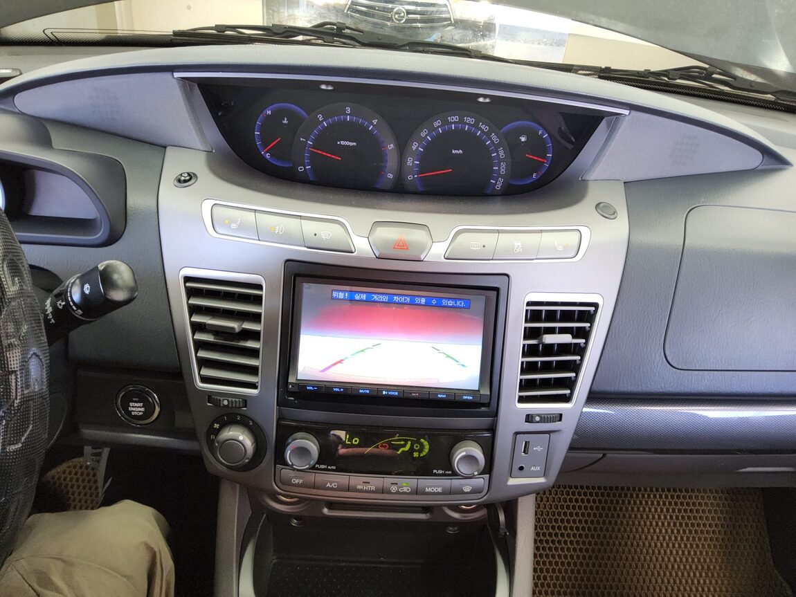 KG MOBILITY (SSANGYONG) KORANDO TOURISMO 2.0 4WD 9-SEATER EXTREME 2015 - zdjęcie 18