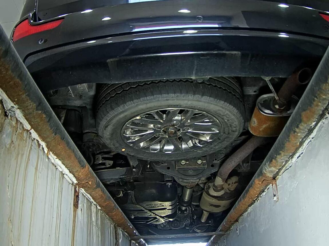 KG MOBILITY (SSANGYONG) KORANDO TOURISMO 2.0 4WD 9-SEATER EXTREME 2015 - zdjęcie 8