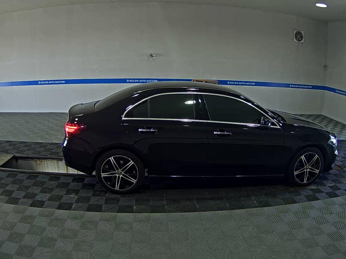 MERCEDES-BENZ A-CLASS (4TH GEN) A220 SEDAN 2024 - zdjęcie 4