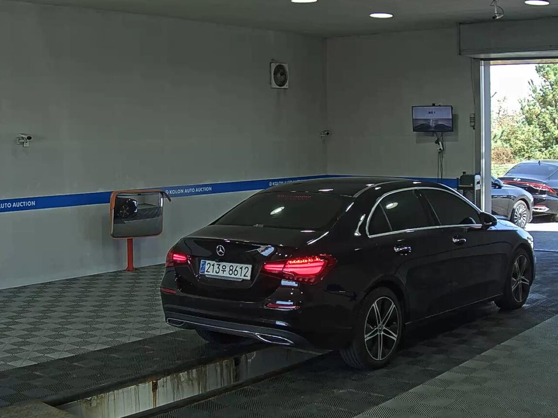 MERCEDES-BENZ A-CLASS (4TH GEN) A220 SEDAN 2024 - zdjęcie 5