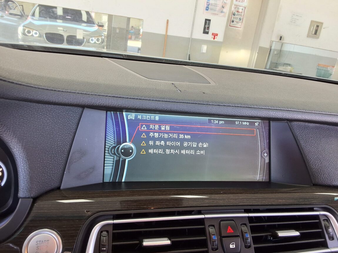 BMW 7 SERIES (5TH GEN) 740i 2012 - zdjęcie 19