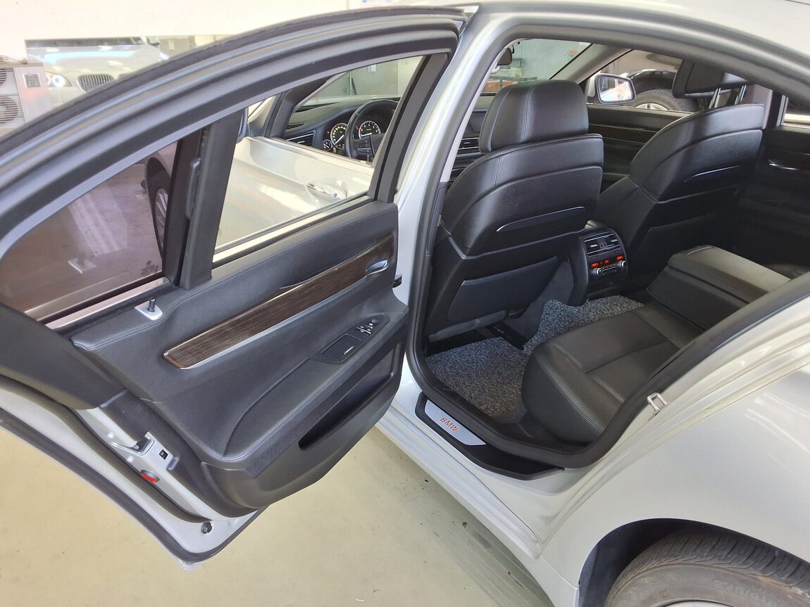 BMW 7 SERIES (5TH GEN) 740i 2012 - zdjęcie 12