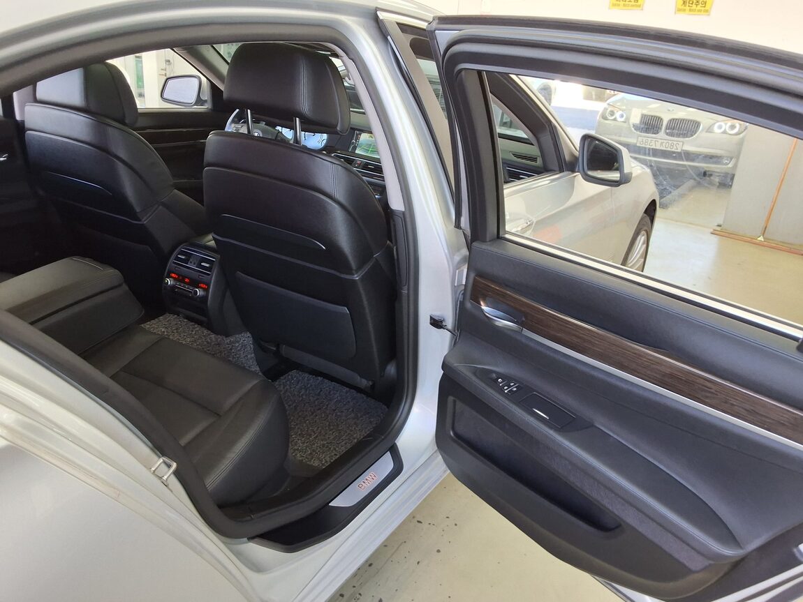 BMW 7 SERIES (5TH GEN) 740i 2012 - zdjęcie 13