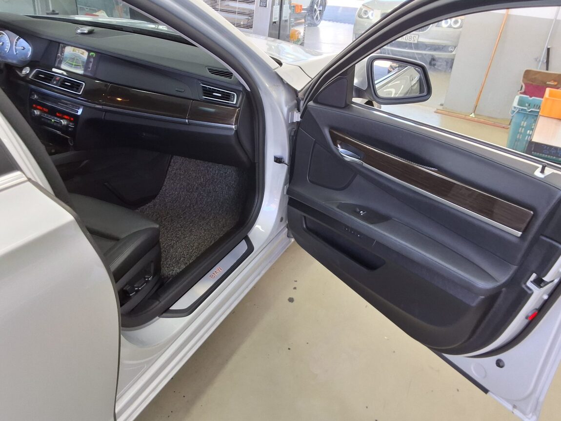 BMW 7 SERIES (5TH GEN) 740i 2012 - zdjęcie 14