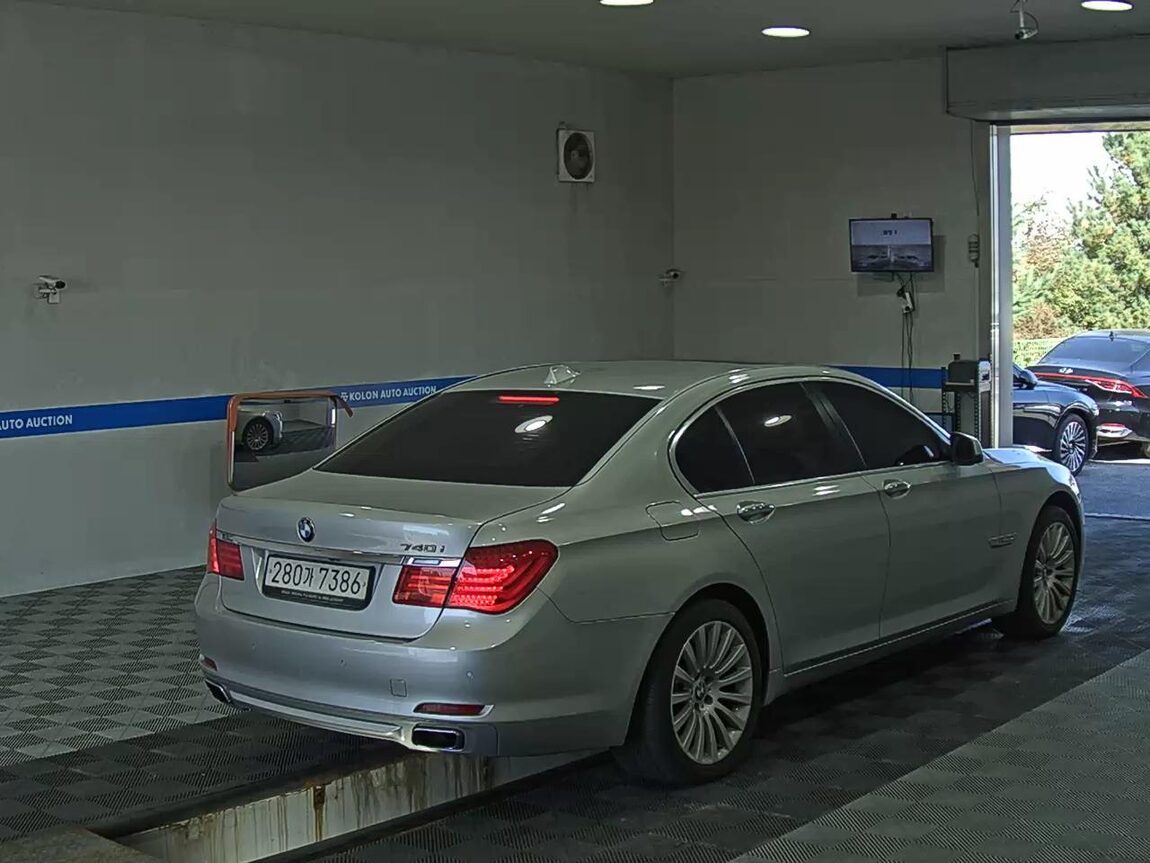 BMW 7 SERIES (5TH GEN) 740i 2012 - zdjęcie 5