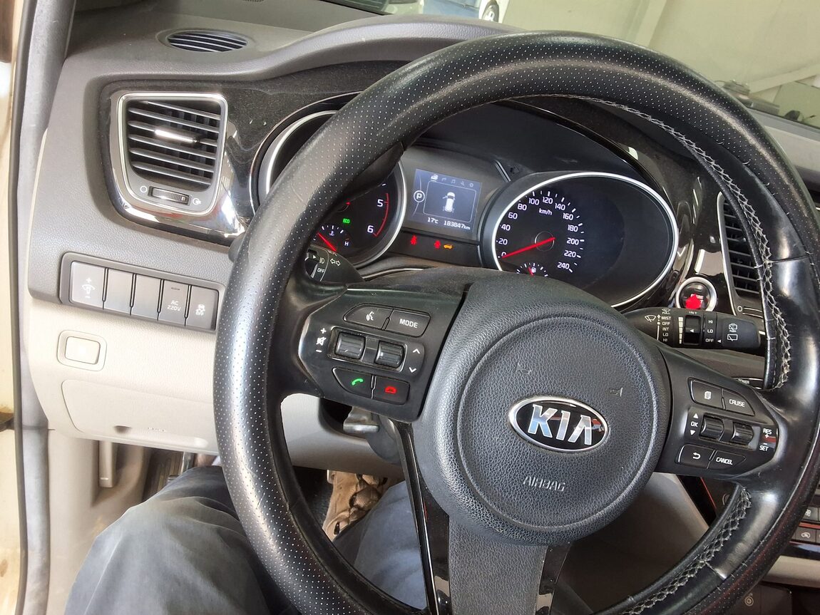 KIA ALL NEW CARNIVAL 9-SEATER DIESEL NOBLESSE 2015 - zdjęcie 23
