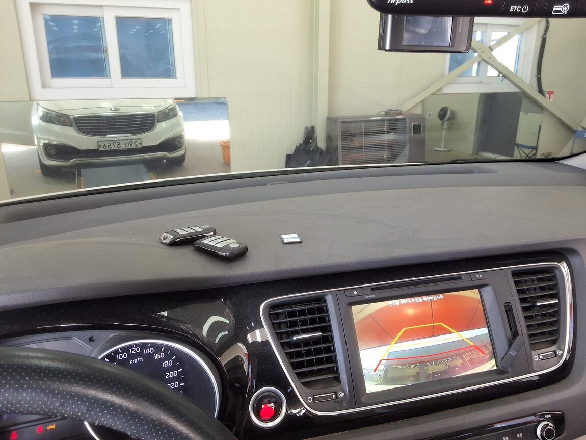 KIA ALL NEW CARNIVAL 9-SEATER DIESEL NOBLESSE 2015 - zdjęcie 25