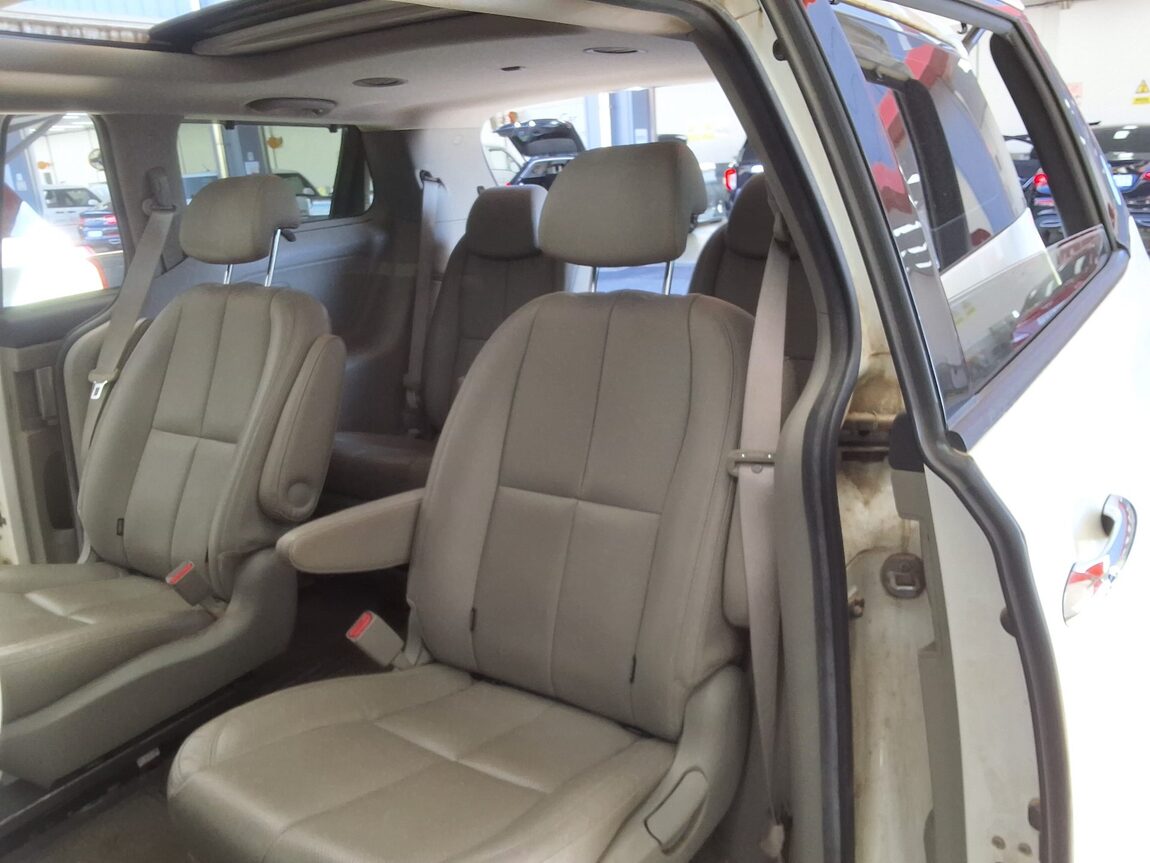 KIA ALL NEW CARNIVAL 9-SEATER DIESEL NOBLESSE 2015 - zdjęcie 13