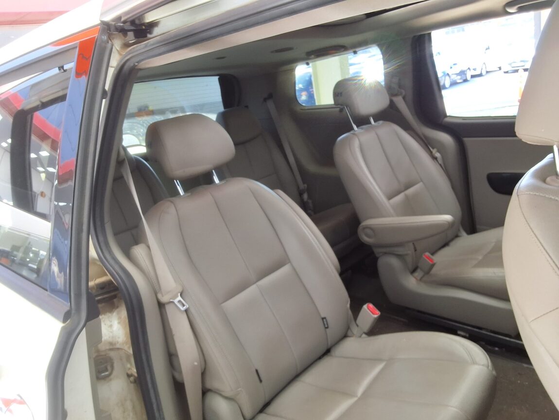 KIA ALL NEW CARNIVAL 9-SEATER DIESEL NOBLESSE 2015 - zdjęcie 14