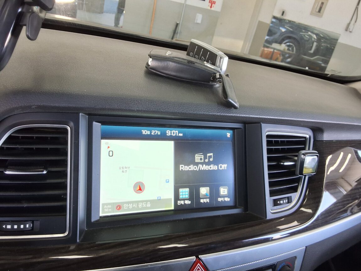 GENESIS G80 3.3 GDi AWD LUXURY 2018 - zdjęcie 17