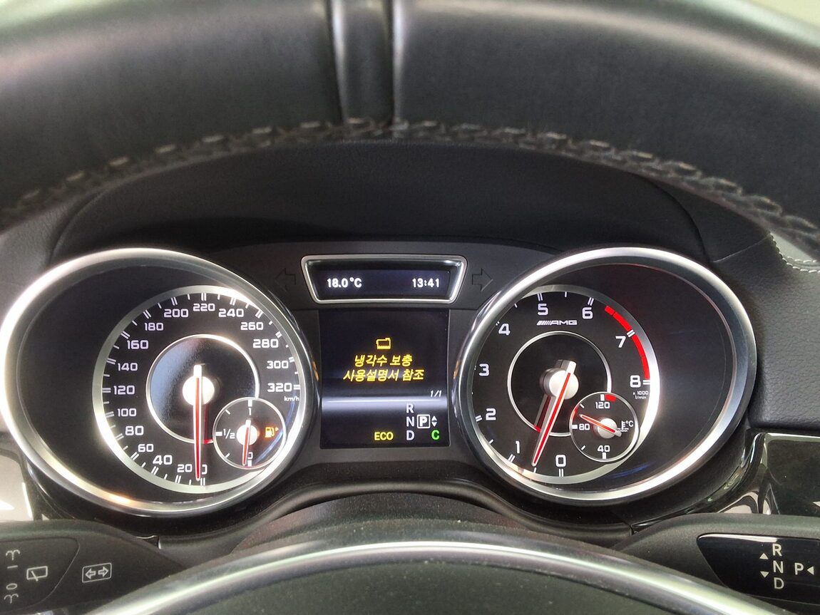 MERCEDES-BENZ M-CLASS (3RD GEN) ML63 AMG 2013 - zdjęcie 26