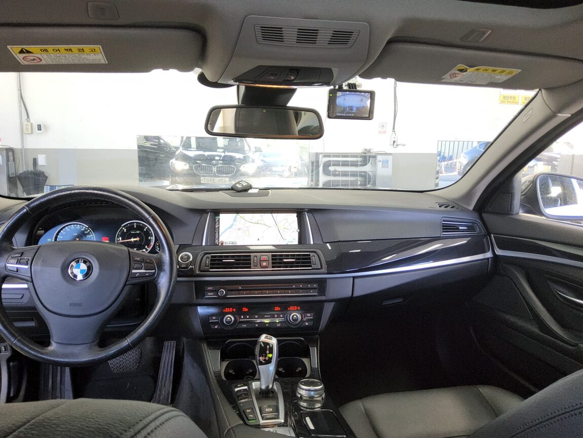BMW 5 SERIES (6TH GEN) 520d xDRIVE 2015 - zdjęcie 11