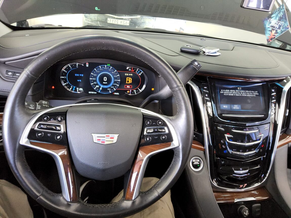 CADILLAC ESCALADE (4TH GEN) 6.2 V8 2017 - zdjęcie 17