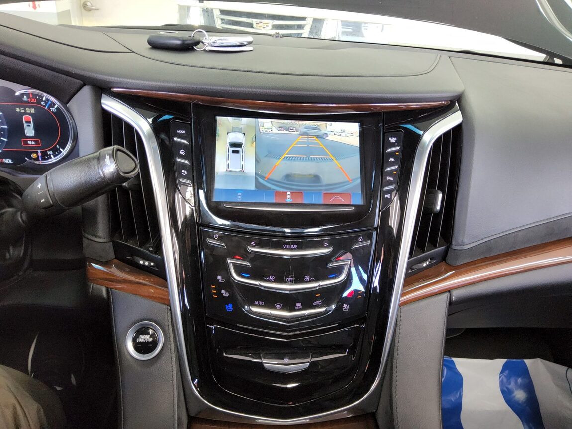 CADILLAC ESCALADE (4TH GEN) 6.2 V8 2017 - zdjęcie 18