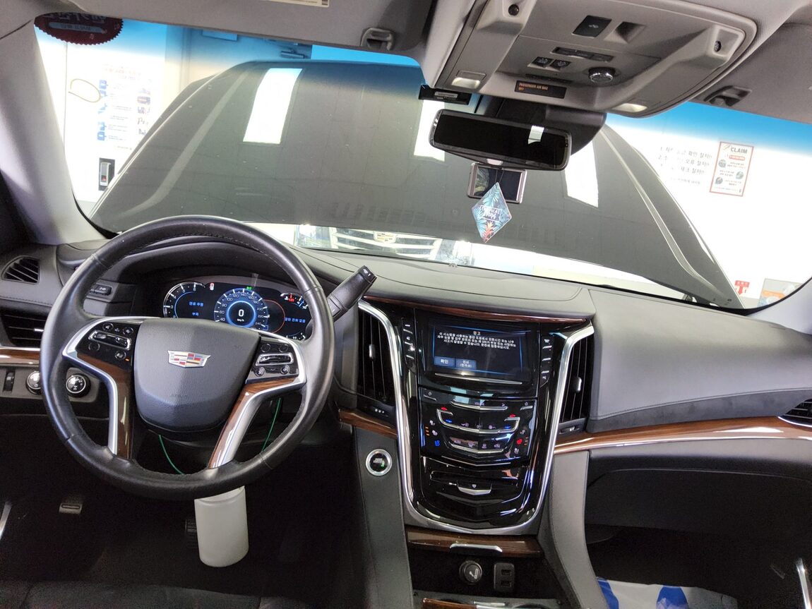 CADILLAC ESCALADE (4TH GEN) 6.2 V8 2017 - zdjęcie 11