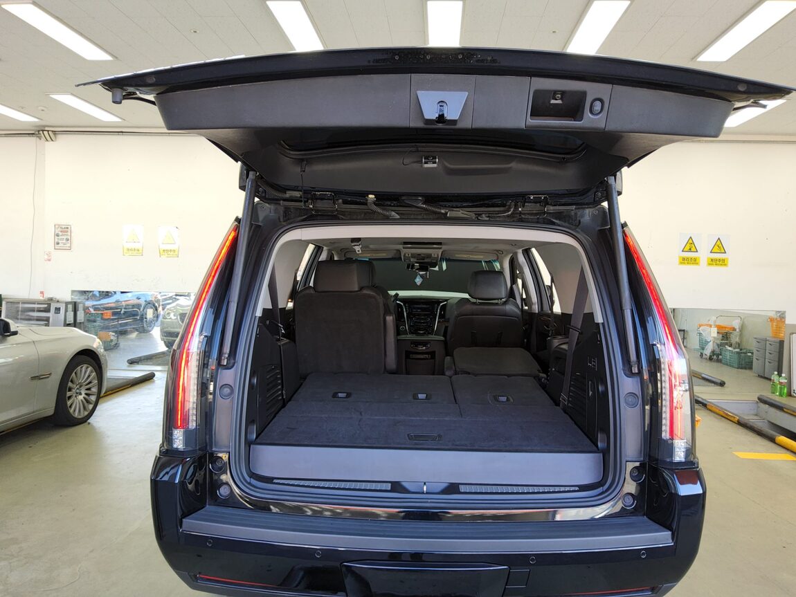 CADILLAC ESCALADE (4TH GEN) 6.2 V8 2017 - zdjęcie 15