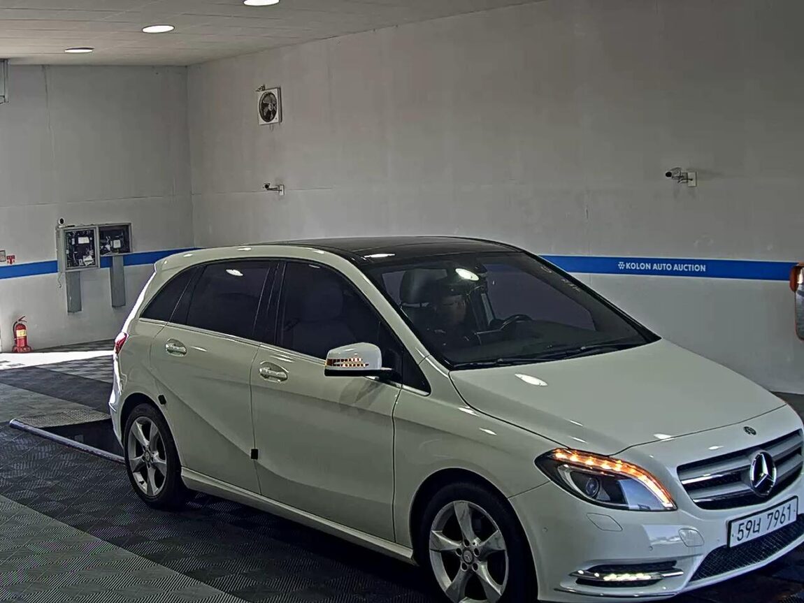 MERCEDES-BENZ B-CLASS (2ND GEN) B200 CDI BLUE EFFICIENCY SPORT PACK 2013 - zdjęcie 3