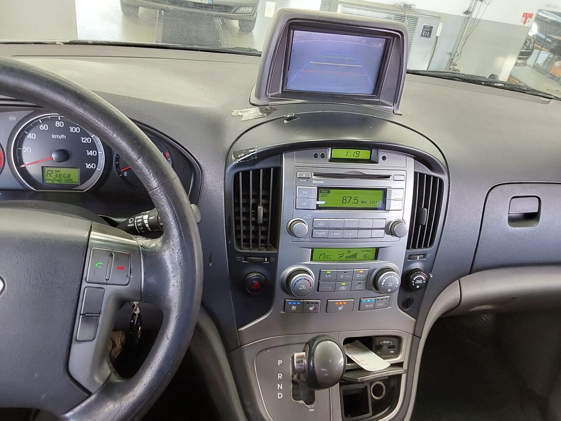 HYUNDAI GRAND STAREX 11-SEATER DIESEL HVX VIP PACK 2015 - zdjęcie 17