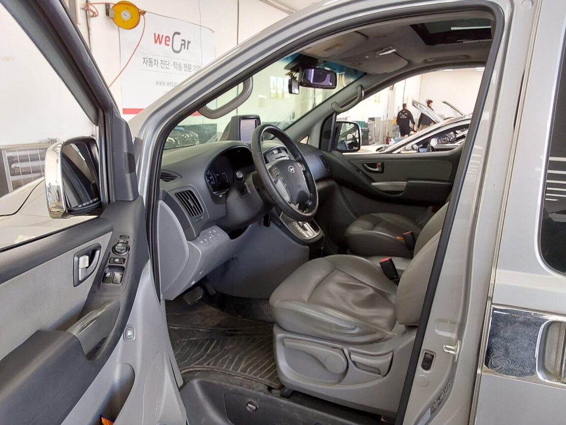 HYUNDAI GRAND STAREX 11-SEATER DIESEL HVX VIP PACK 2015 - zdjęcie 10