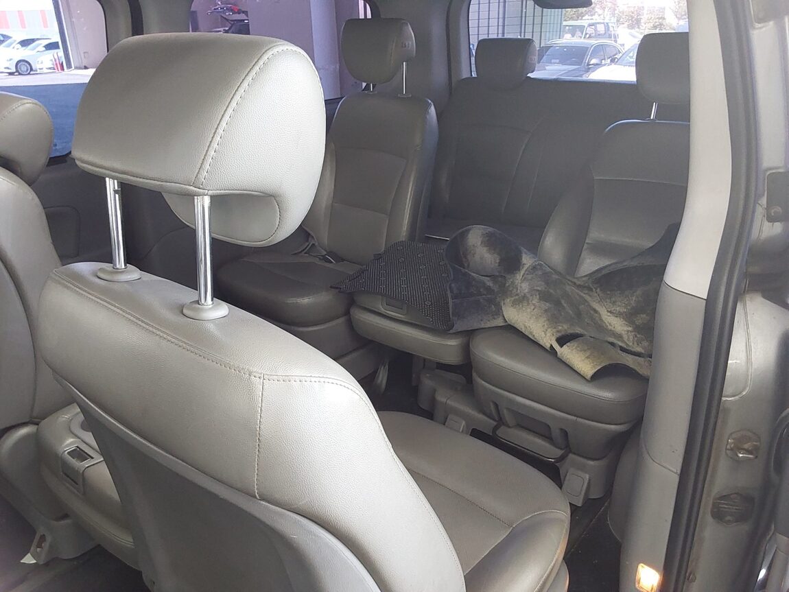 HYUNDAI GRAND STAREX 11-SEATER DIESEL HVX VIP PACK 2015 - zdjęcie 25