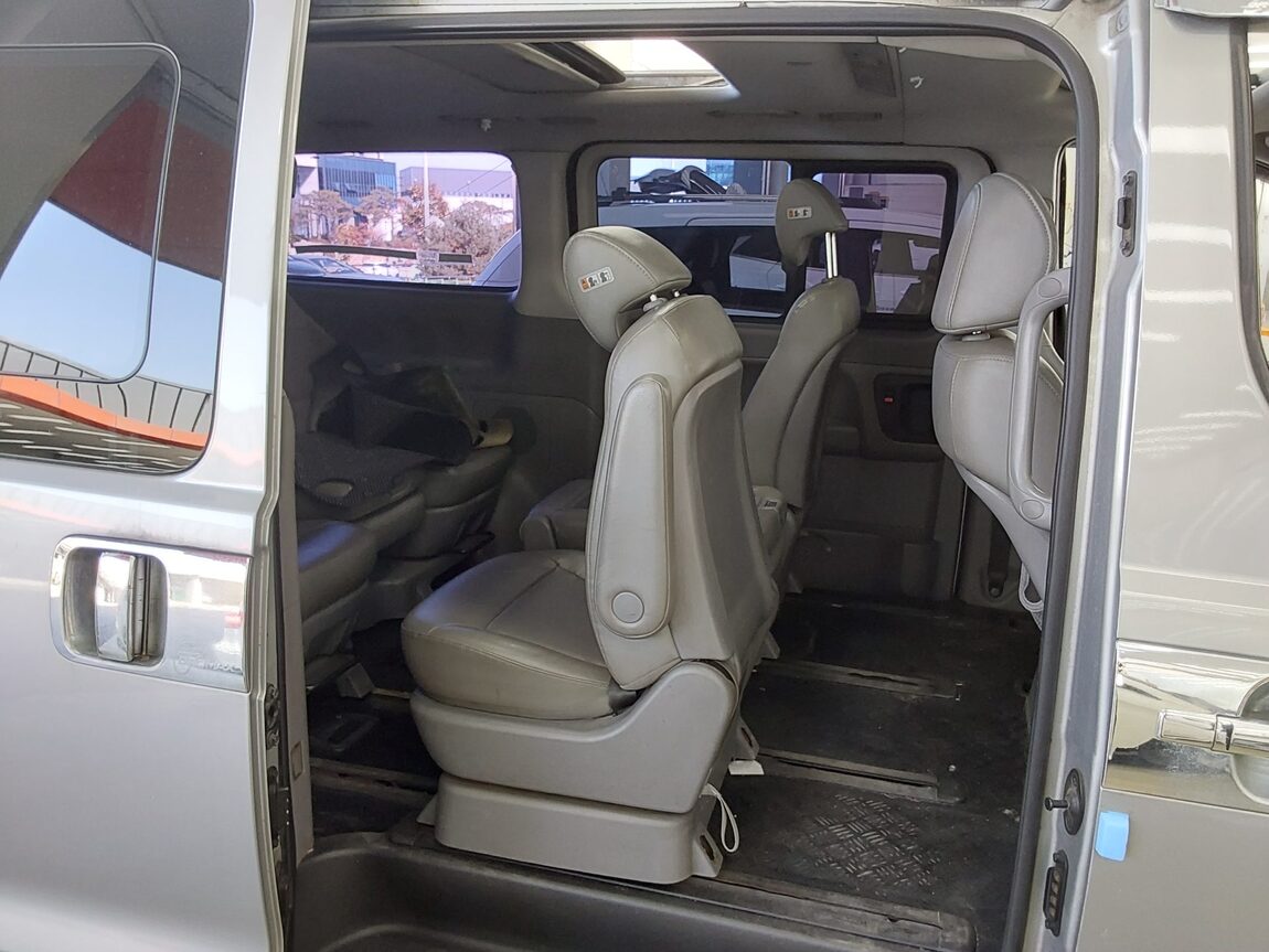HYUNDAI GRAND STAREX 11-SEATER DIESEL HVX VIP PACK 2015 - zdjęcie 13
