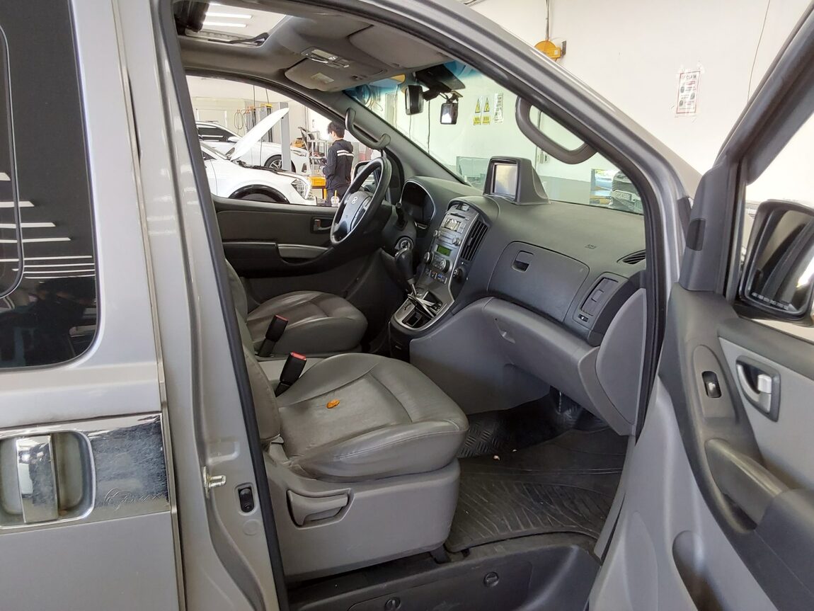HYUNDAI GRAND STAREX 11-SEATER DIESEL HVX VIP PACK 2015 - zdjęcie 14
