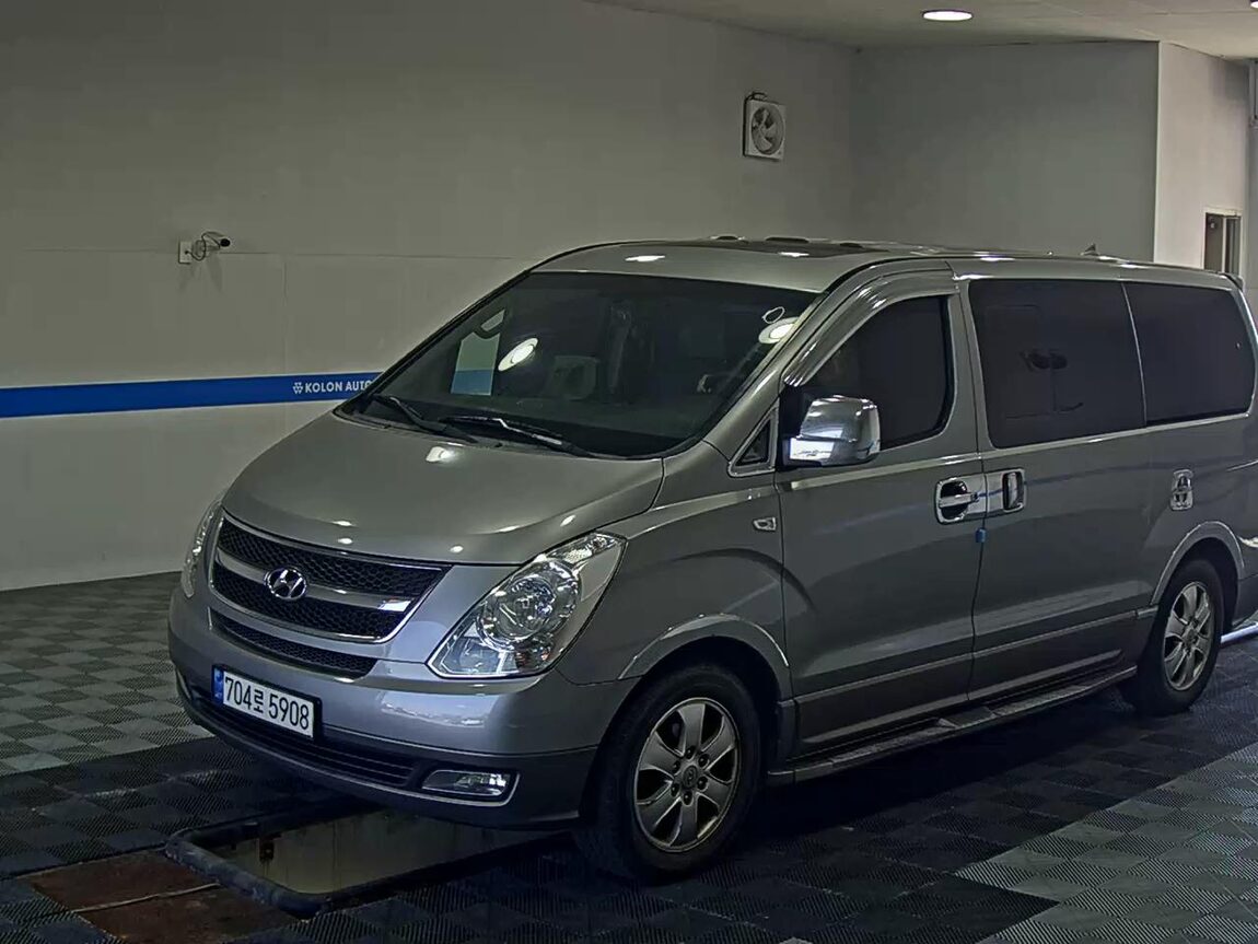 HYUNDAI GRAND STAREX 11-SEATER DIESEL HVX VIP PACK 2015 - zdjęcie 2