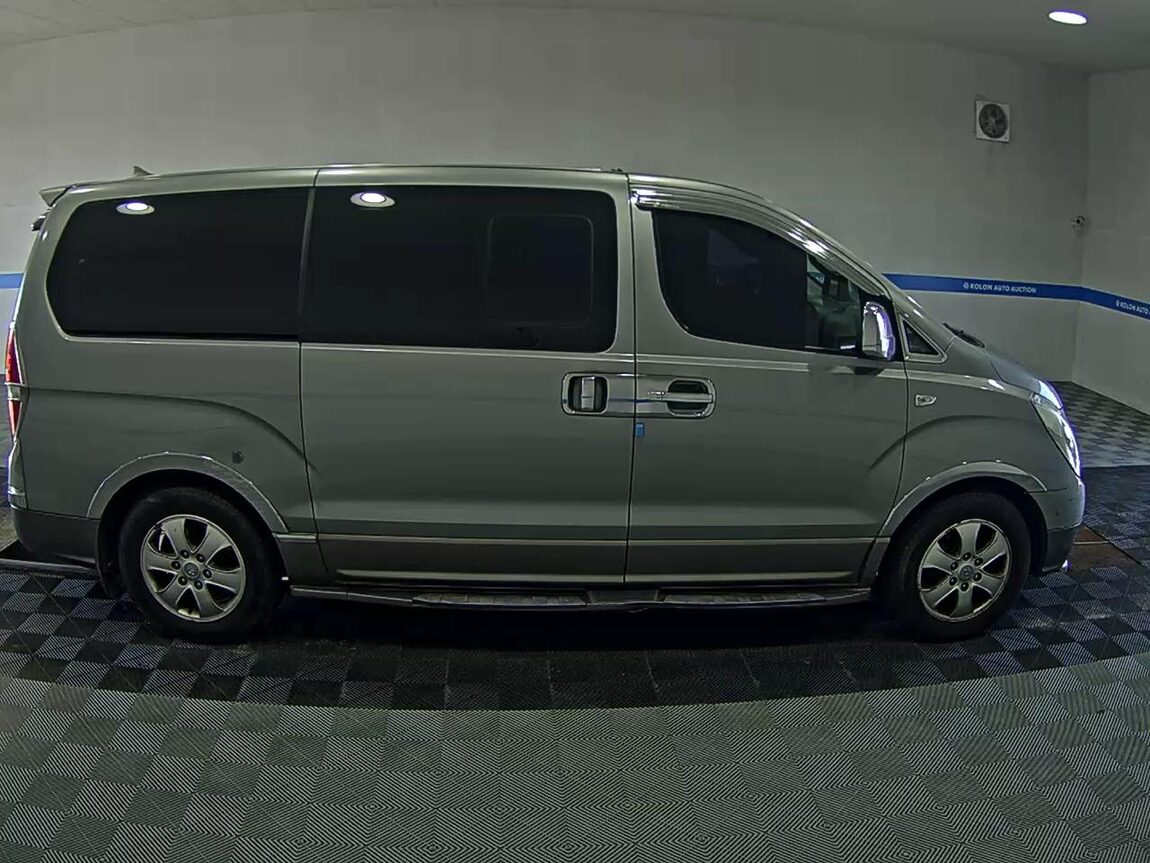 HYUNDAI GRAND STAREX 11-SEATER DIESEL HVX VIP PACK 2015 - zdjęcie 4