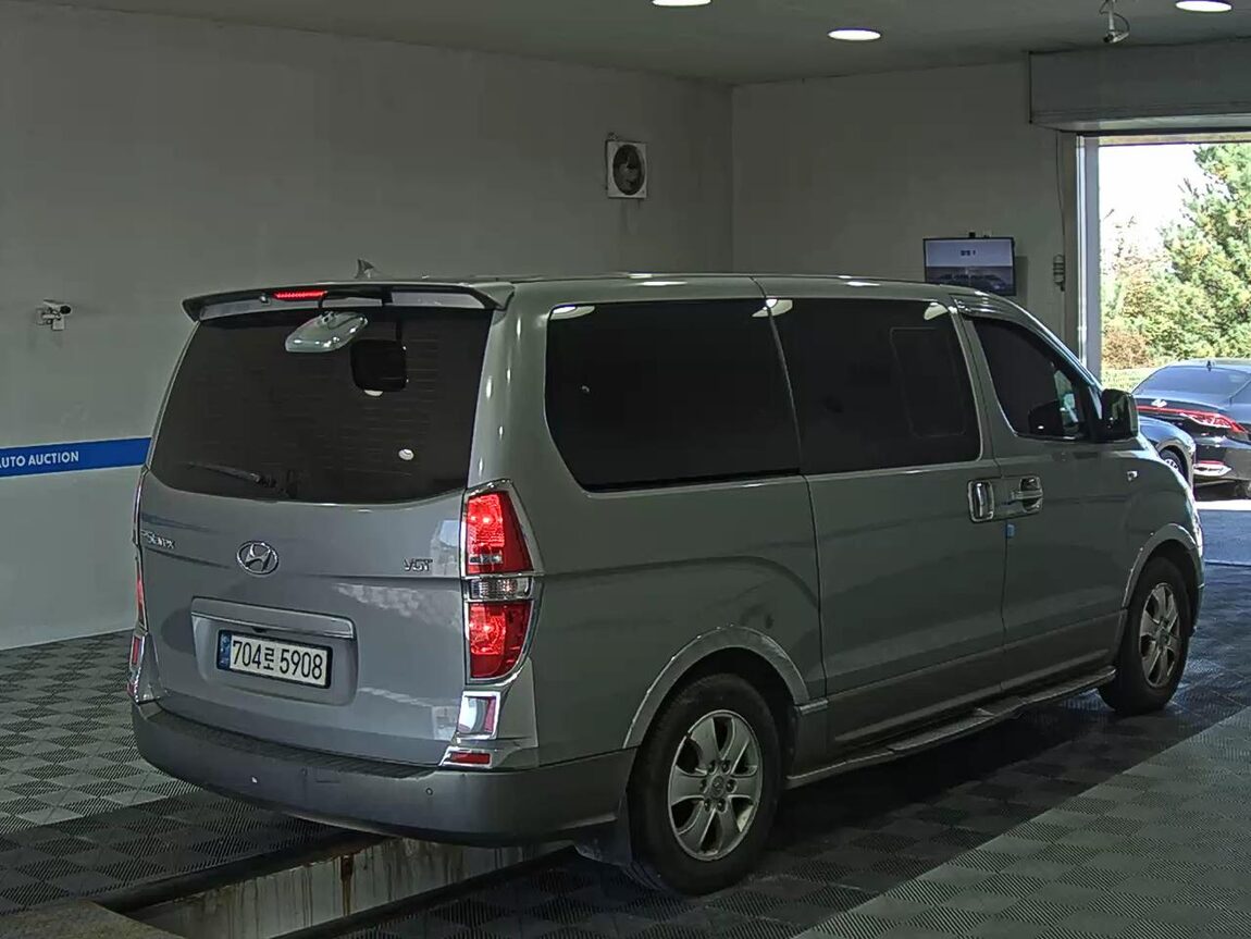 HYUNDAI GRAND STAREX 11-SEATER DIESEL HVX VIP PACK 2015 - zdjęcie 5