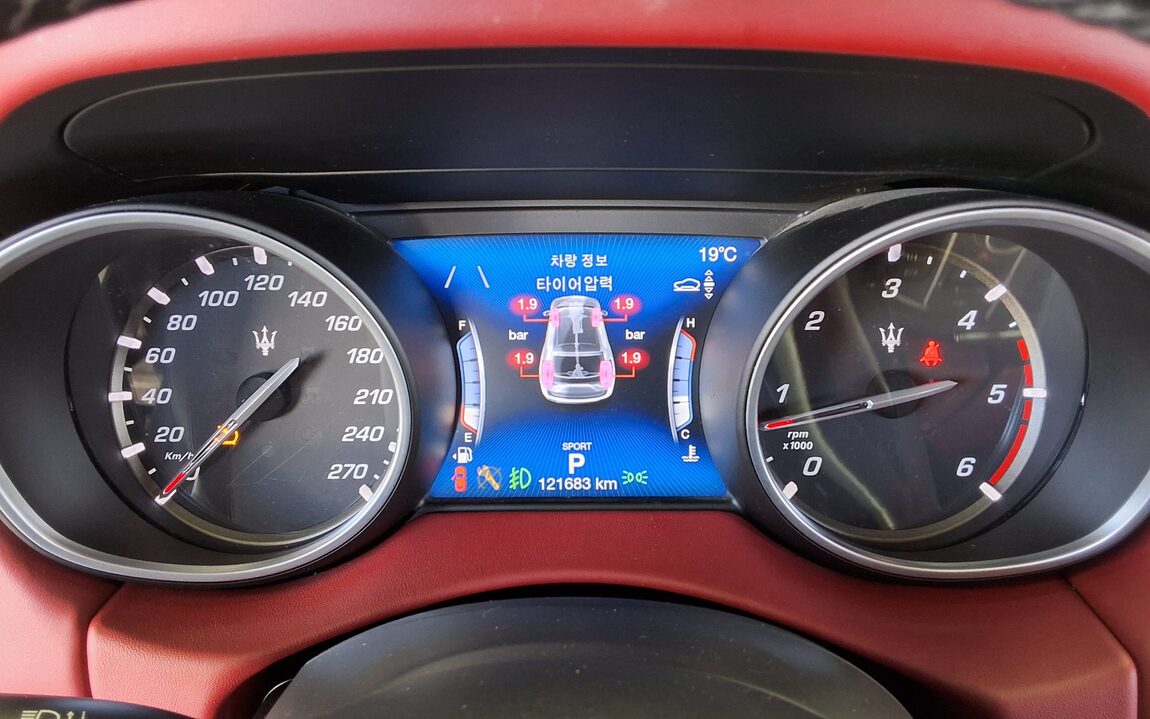 MASERATI LEVANTE 3.0 DIESEL 2018 - zdjęcie 9