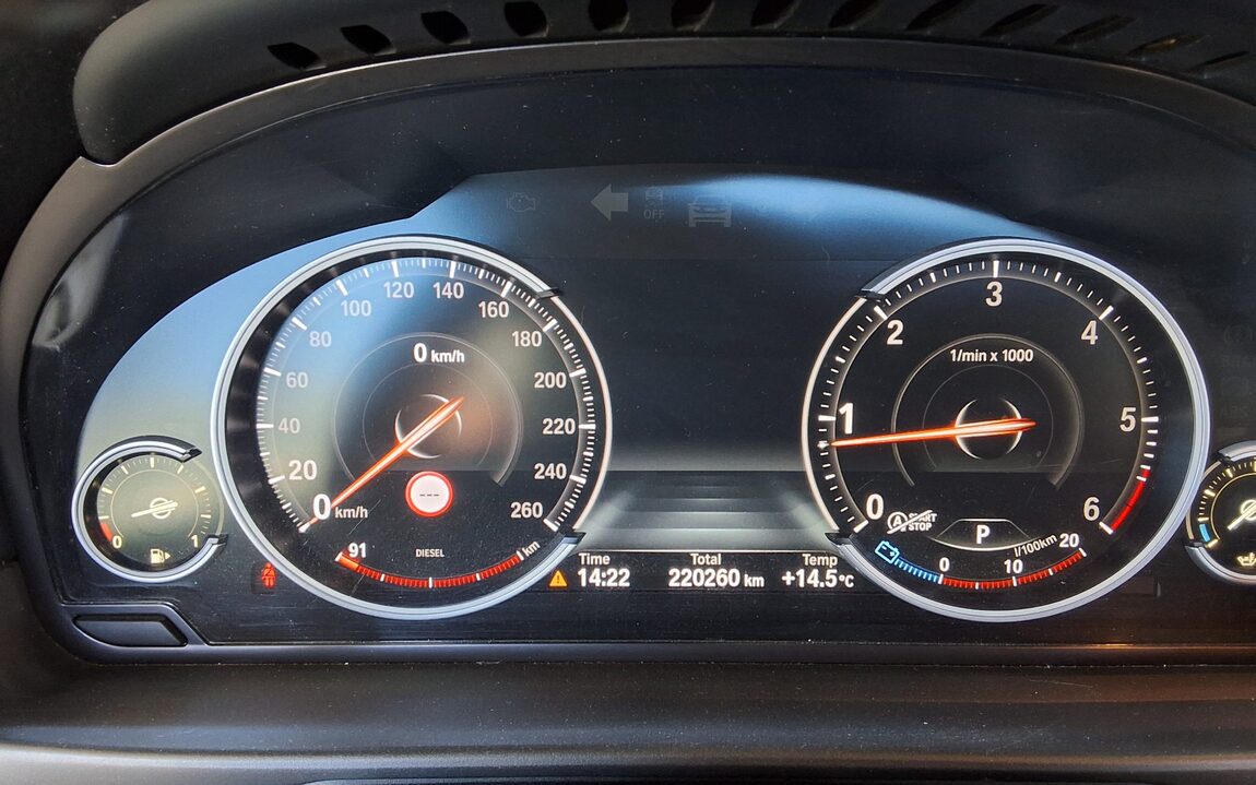 BMW 5 SERIES (6TH GEN) 520d xDRIVE LUXURY LINE PLUS 2016 - zdjęcie 9