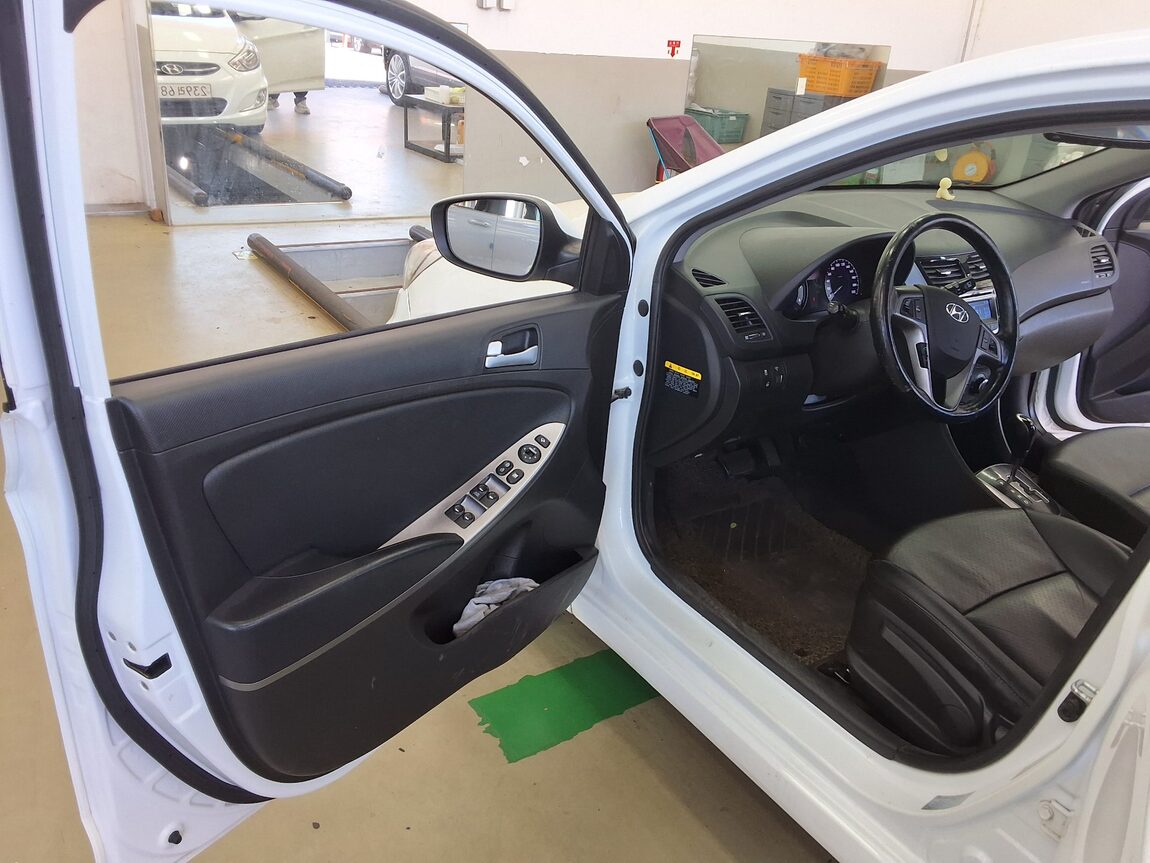 HYUNDAI NEW ACCENT WIT 1.6 VGT MODERN 2017 - zdjęcie 10