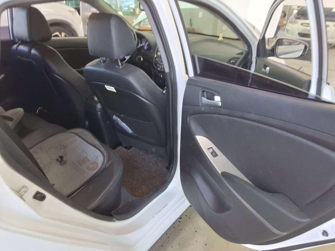 HYUNDAI NEW ACCENT WIT 1.6 VGT MODERN 2017 - zdjęcie 13