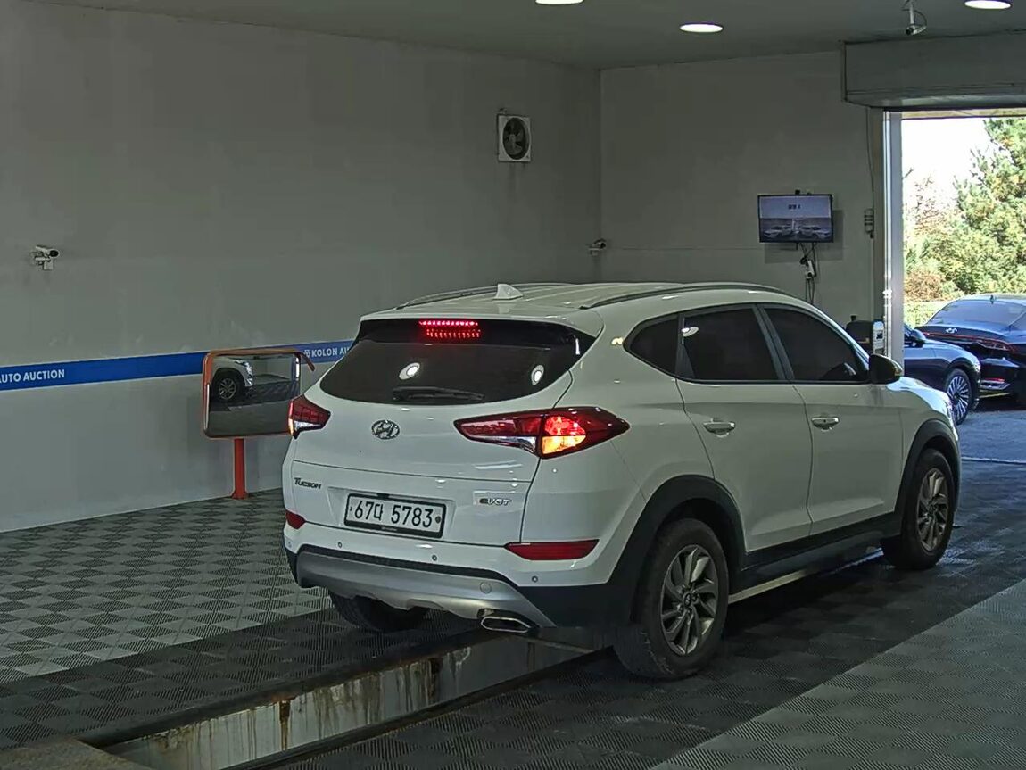 HYUNDAI ALL NEW TUCSON DIESEL 1.7 2WD MODERN 2017 - zdjęcie 21