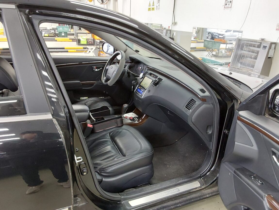 HYUNDAI GRANDEUR NEW LUXURY Q270 LUXURY 2009 - zdjęcie 14