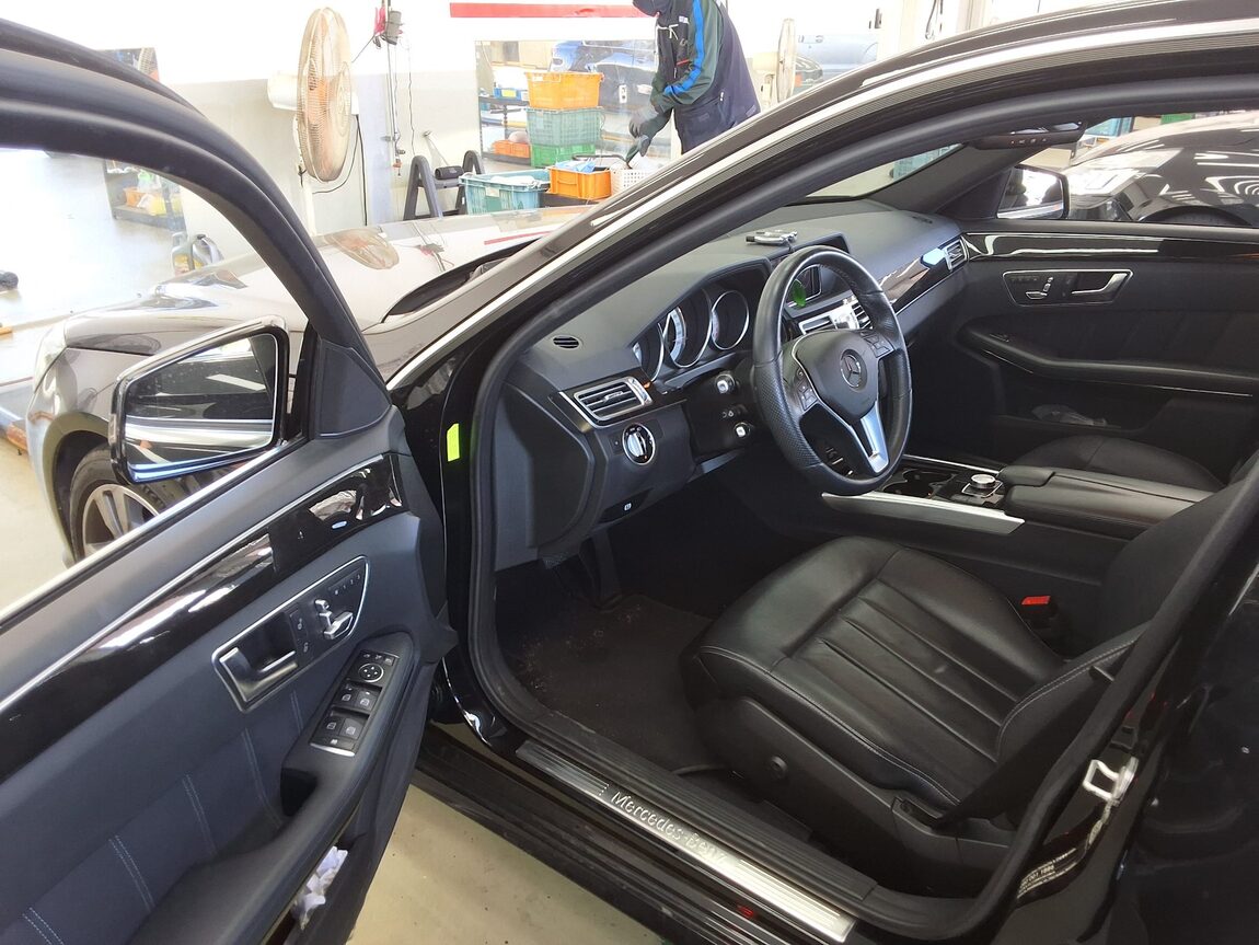 MERCEDES-BENZ E-CLASS (4TH GEN) E300 4MATIC AVANTGARDE 2014 - zdjęcie 10
