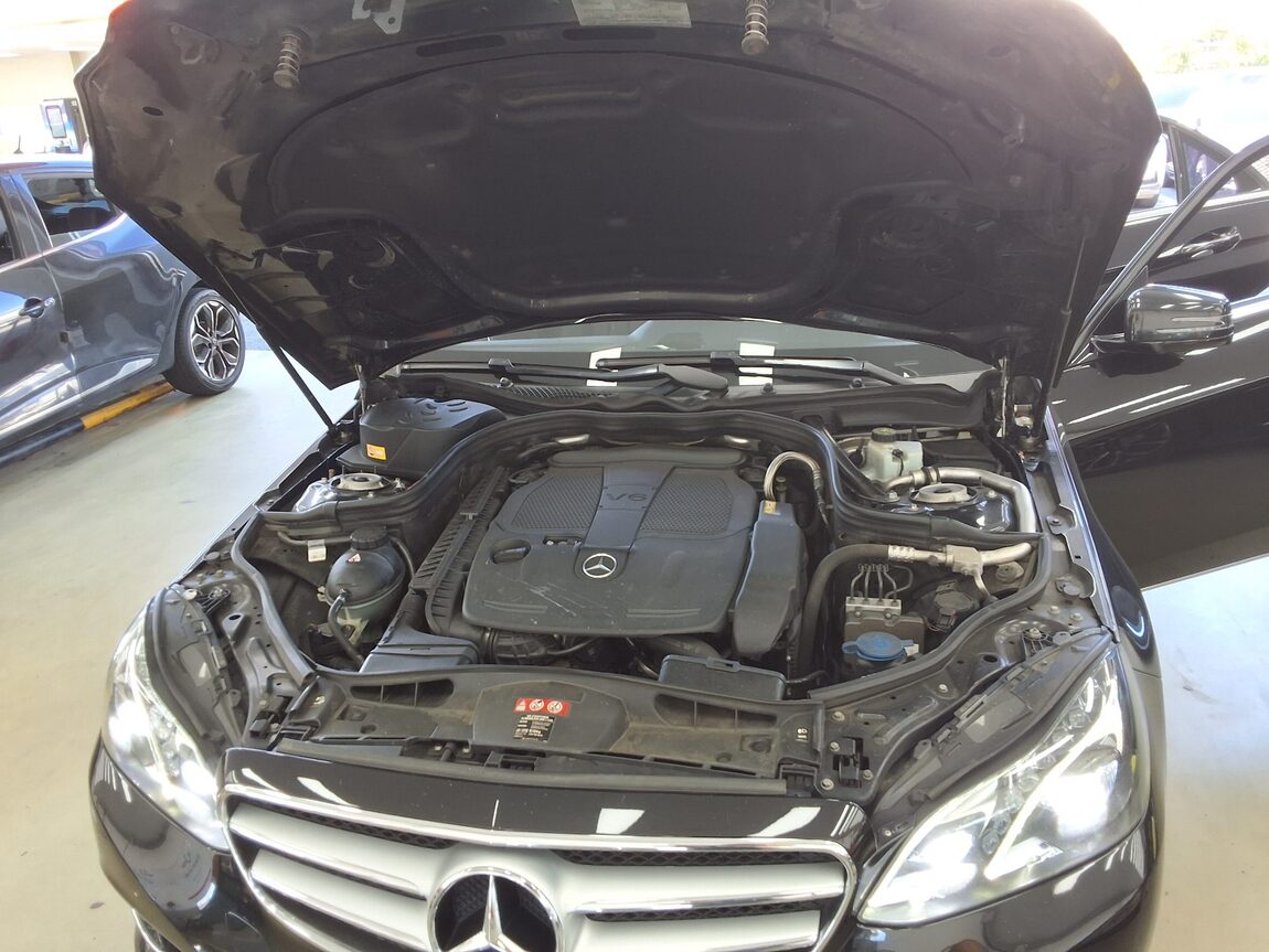 MERCEDES-BENZ E-CLASS (4TH GEN) E300 4MATIC AVANTGARDE 2014 - zdjęcie 20